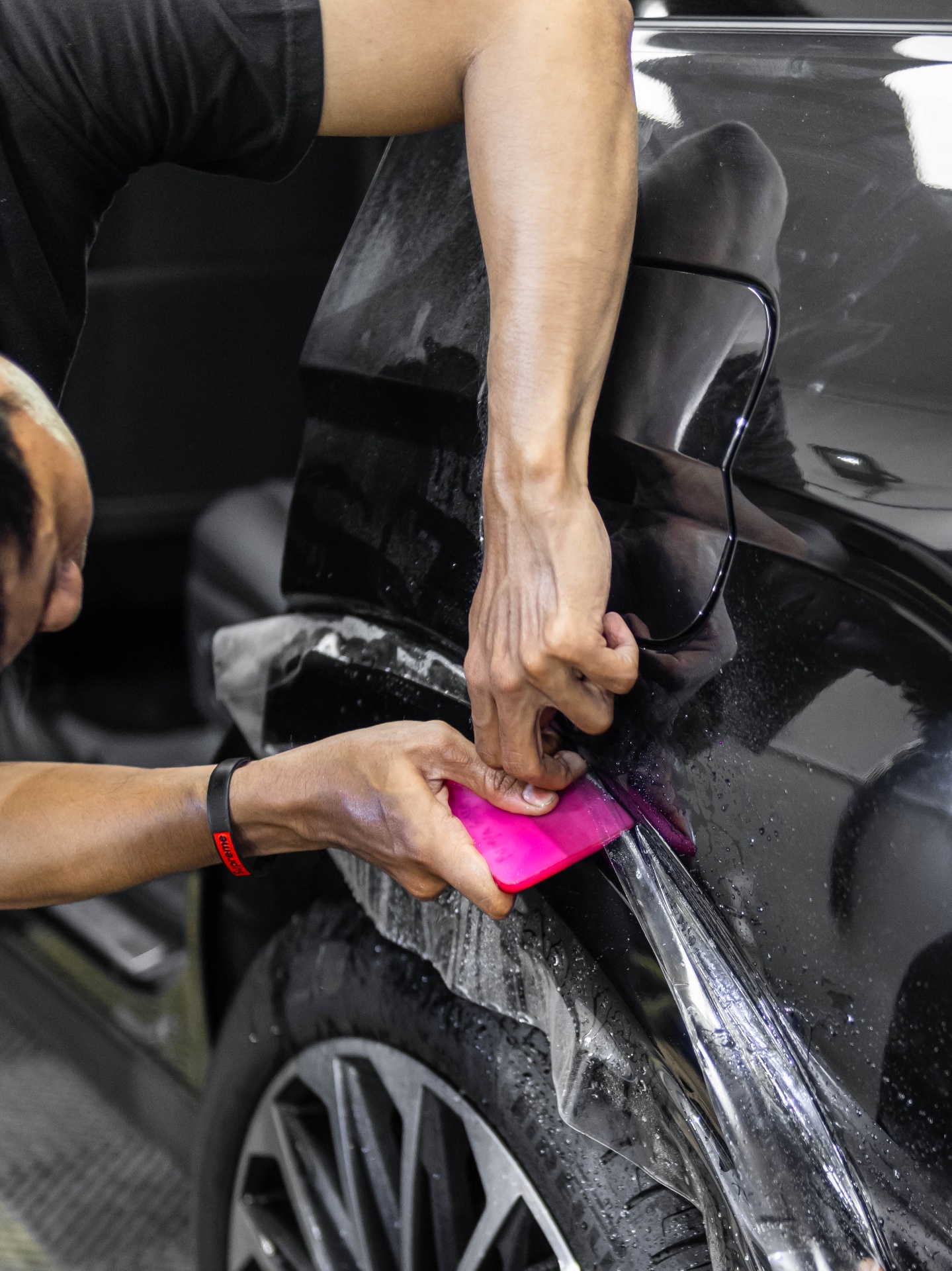 Proses instalasi Paint Protection Film di Lumens Auto Detailer