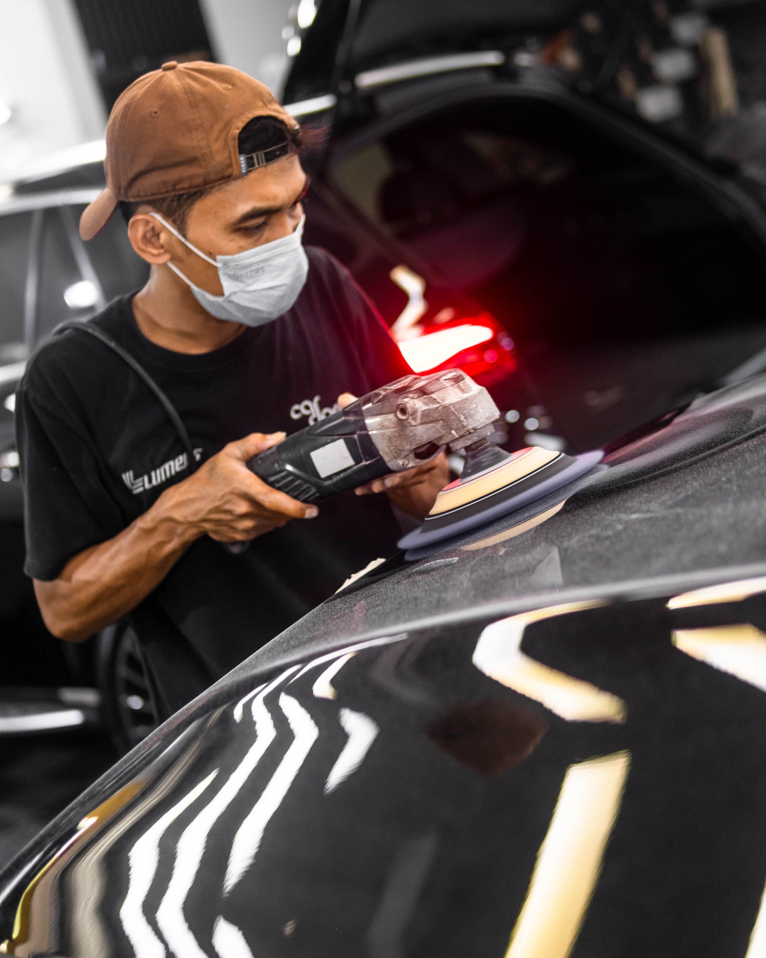 Proses detailing profesional di studio Lumens Auto Detailer Jakarta